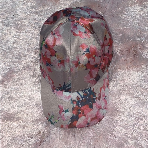 Express flowered cap 🧢 - Picture 2 of 6